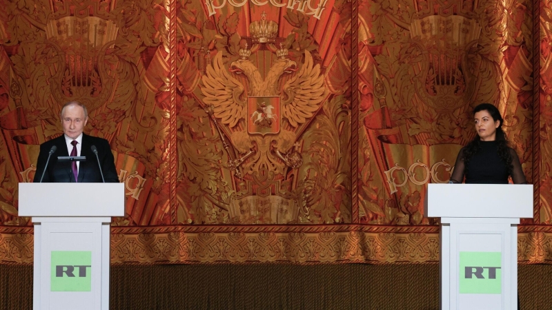 RT успешно отвечает на новые вызовы в сфере медиа, заявил Путин