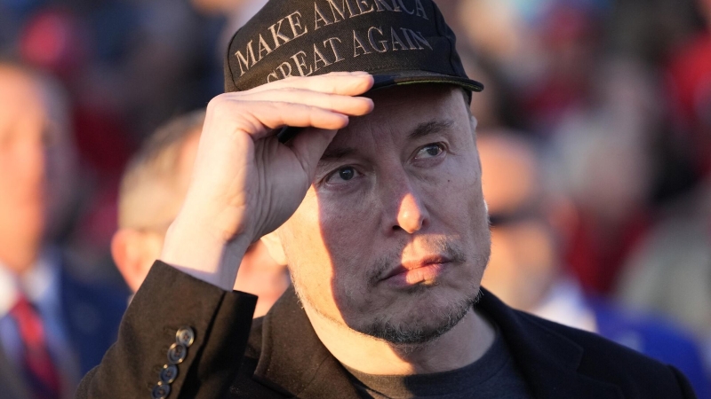 Маск назвал Харрис недалекой