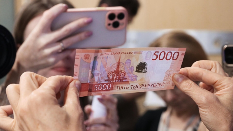В регионах появились новые банкноты номиналом пять тысяч рублей