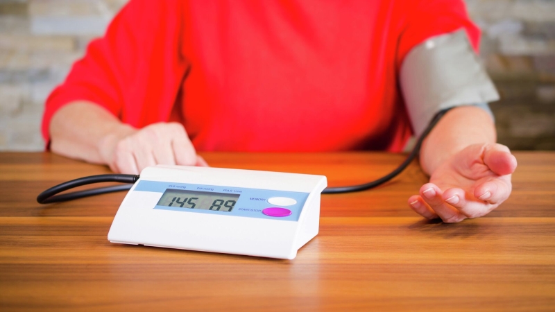 Какой тонометр лучше: как выбрать прибор, плюсы и минусы разных моделей