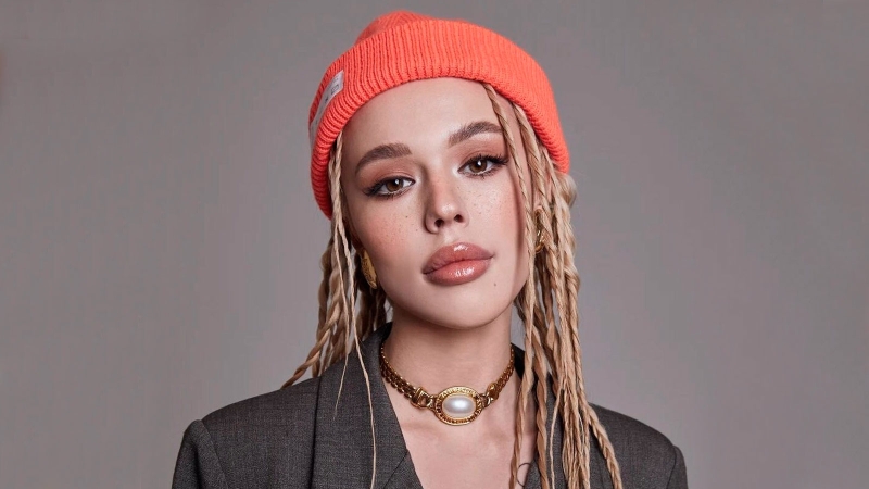 Инстасамка начала переговоры о приглашении солисткой в «Ленинград»