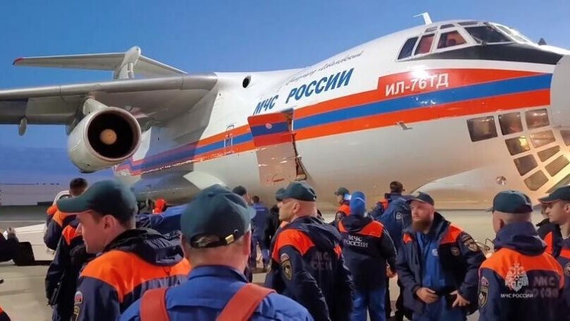 Спецборт МЧС России доставил гумпомощь в пострадавшую от циклона Мьянму