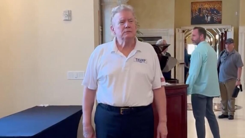 Пользователи соцсетей думают, что Трамп сменил прическу