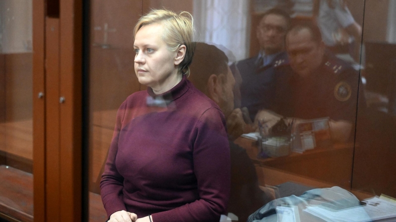 Замглавы ФТС Ягодкина знакомится с материалами дела