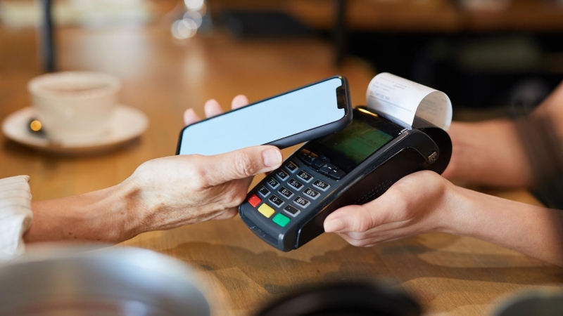 Сервис VK запустил функцию платежей через смартфоны для компаний