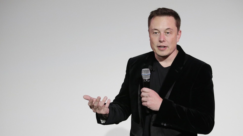 Мозговой имплант от Neuralink вживили третьему человеку, заявил Маск