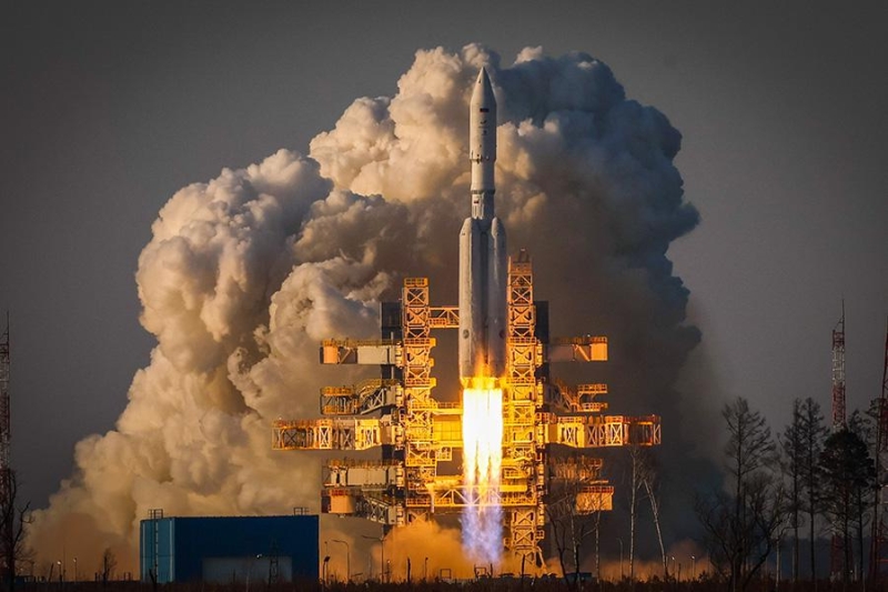 Компания Безоса впервые запустила свою новую ракету. Видео