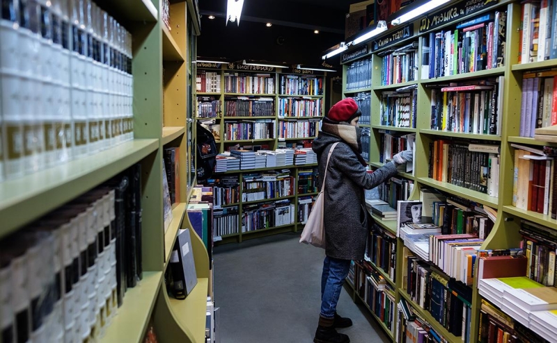 Крупнейшее издательство оценило долю чтения среди других развлечений
