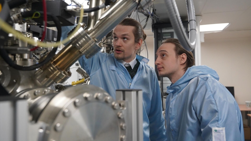 Чернышенко посетил выставку на Форуме будущих технологий