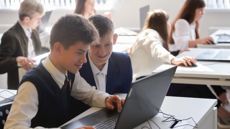 МВД рассказало, как обезопасить ребенка от мошенников