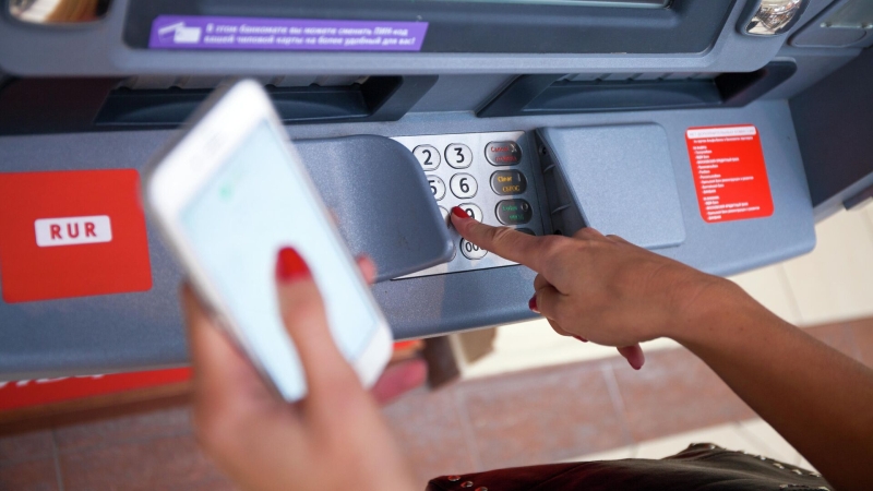 Путин дал поручения по защите россиян от мошенников