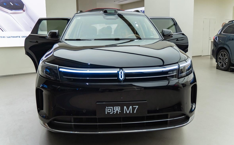 МТС начала эксперимент по продаже автомобилей в салонах связи