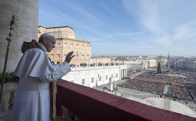 «Кинематографичный папа»: как зарабатывают на кино и книгах о Ватикане
