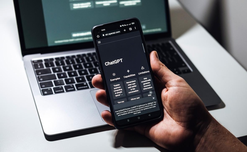 Альтман рассказал о гаджете-компаньоне на ИИ, который «отучит от