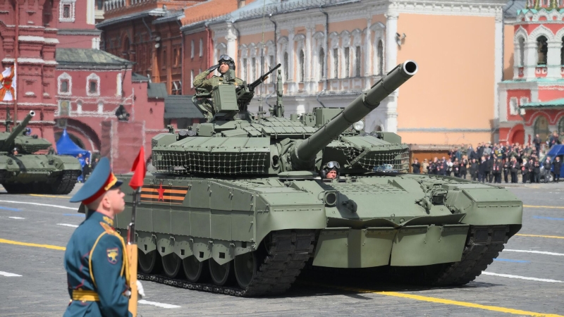 Танки, участвовавшие в параде Победы, отправят на СВО
