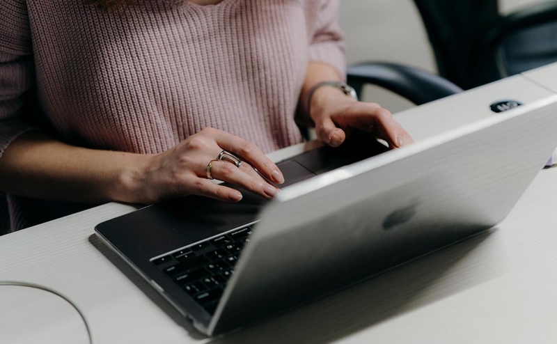 Шадаев допустил ограничение работы зарубежных облачных сервисов в