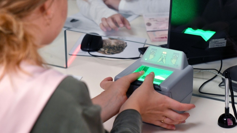 В России более 1,5 миллиона иностранцев зарегистрировали данные в ЕБС