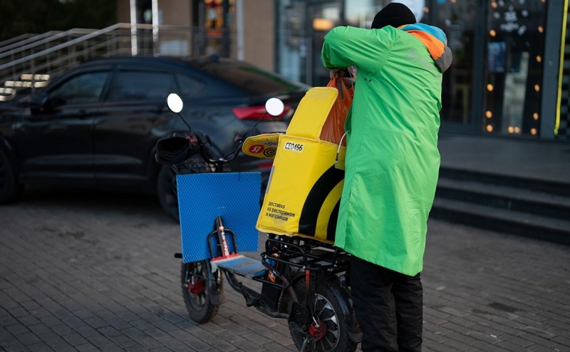 Глава «Почты России» назвал «чересчур» высокими зарплаты курьеров