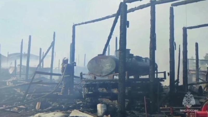 На северо-западе Москвы загорелось административное здание