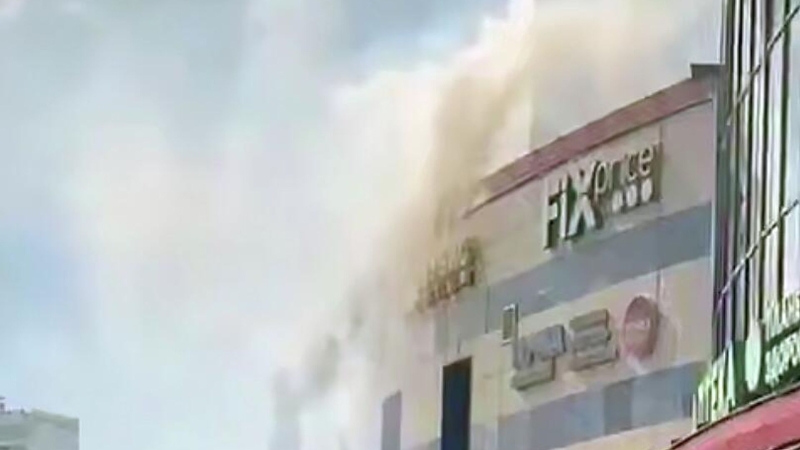 На северо-западе Москвы загорелось административное здание