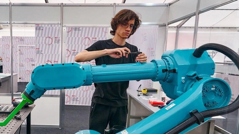 Специалисты по мехатронике приняли участие в чемпионате профмастерства