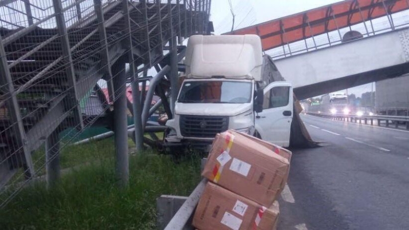 В Петербурге паркинг при сносе обрушился на автосервис