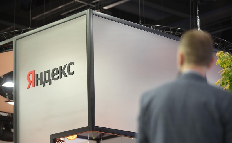 «Яндекс» отменил плату за большинство функций нейросети «Алиса»