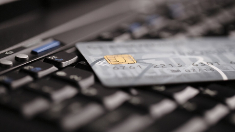 Россиянам напомнили о наказании за помощь мошенникам в выводе денег