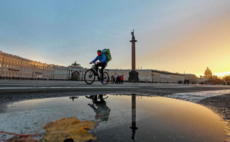 Бизнес пожаловался на требования к курьерам в Петербурге