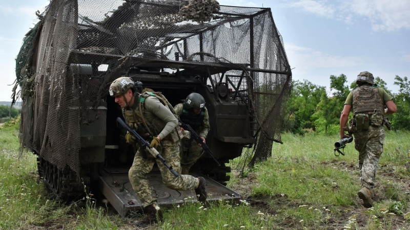 ВСУ используют авиацию против операторов БПЛА ВС России, рассказал боец
