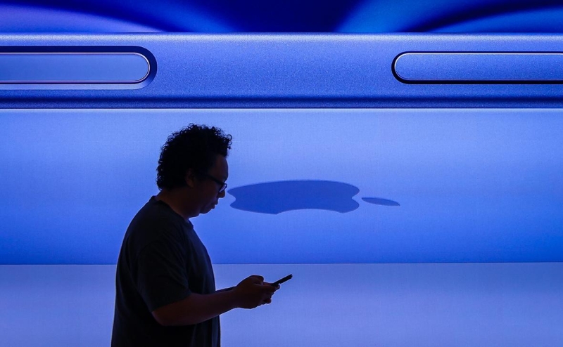 Bloomberg узнал, что Apple хочет применить ИИ от конкурента в работе