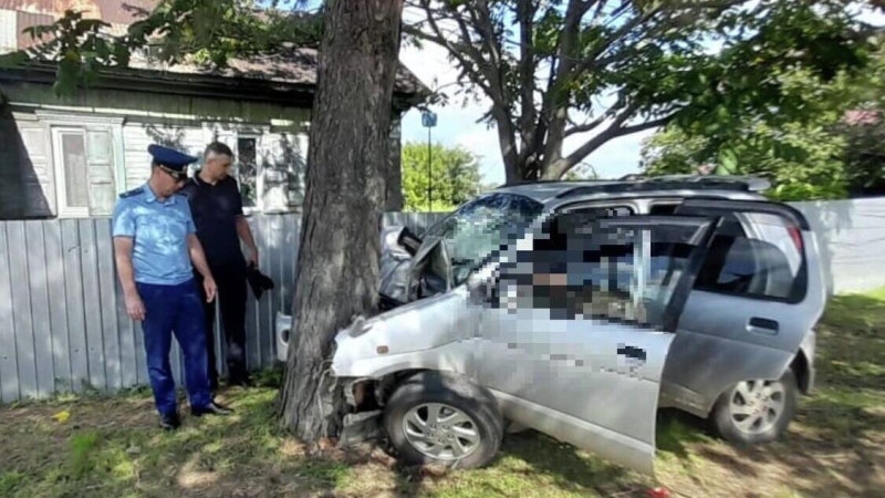 На западе Москвы загорелись два автомобиля