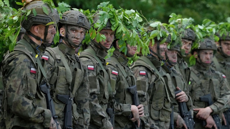 Польша вернула на аэродромы истребители, поднятые якобы из-за России