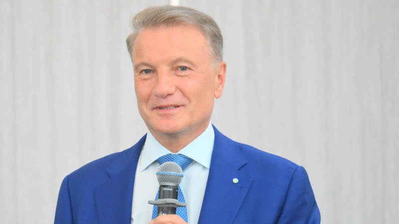 Альфа-банк запустит бесконтактную оплату для владельцев айфонов