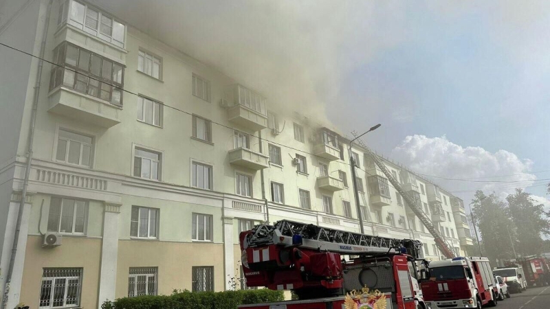 В Новосибирске потушили открытый огонь на складе