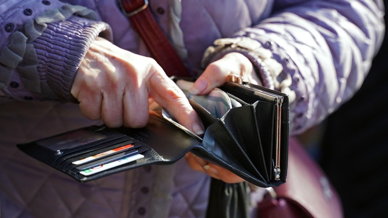 Российских пенсионеров будут учить распознавать угрозы от мошенников