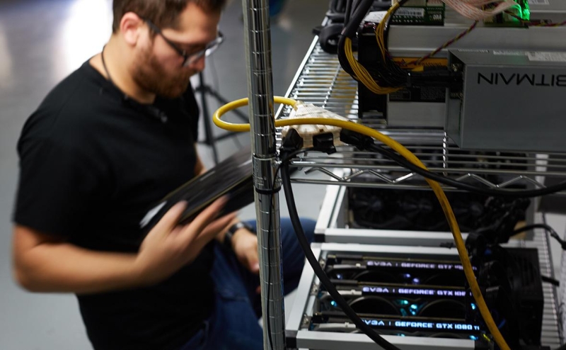 Суд пересмотрел решение по делу об увольнении сотрудника из-за ИИ