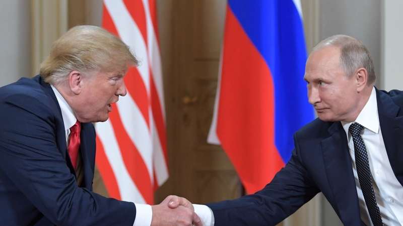 Путин и Трамп могут обсудить снятие санкций, считает эксперт
