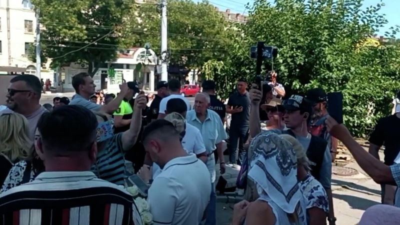 Экс-премьер Молдавии заявил, что оставлять правящую партию у власти опасно