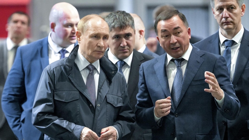 Путину рассказали об использовании роботов в ОПК