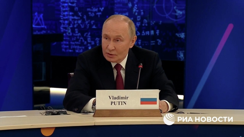 Россия отвергает технологический колониализм, заявил Путин