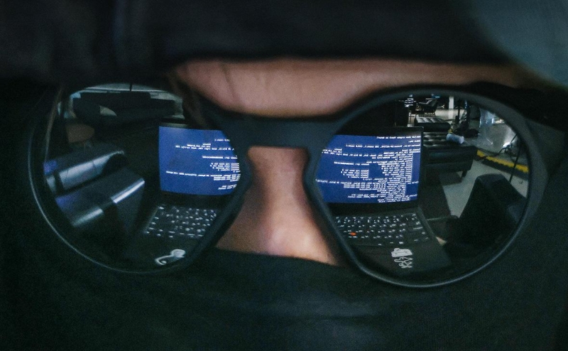 Аналитики рассказали о парадоксе цен на теневом рынке персональных