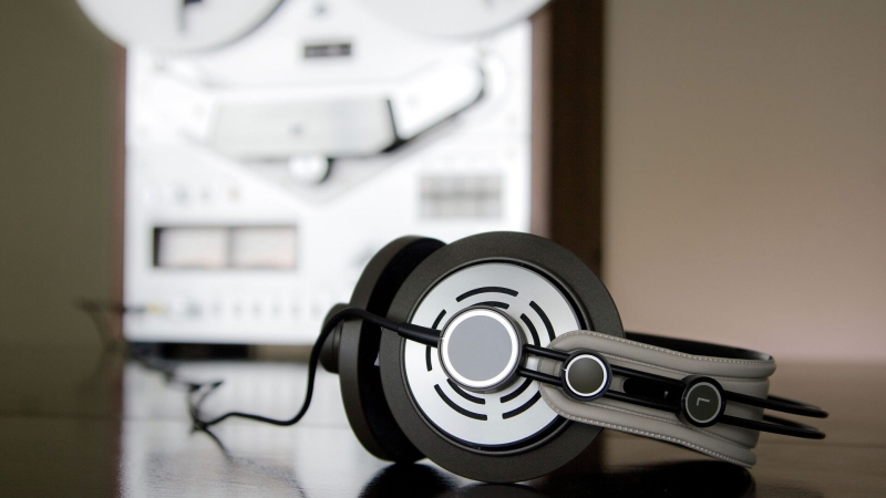 Россиян научили, как распознать слежку и прослушивание телефона