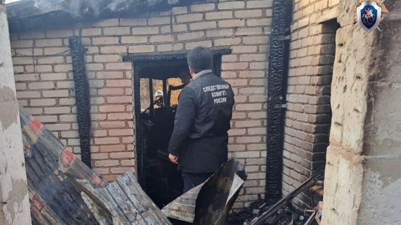 В Красноярском крае из горящего дома эвакуировали людей