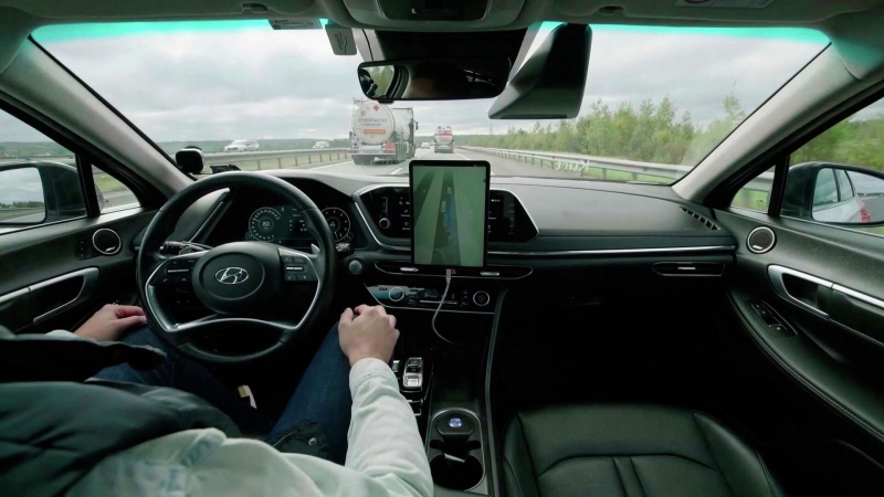 В Минводах впервые произвели беспилотную укладку асфальта