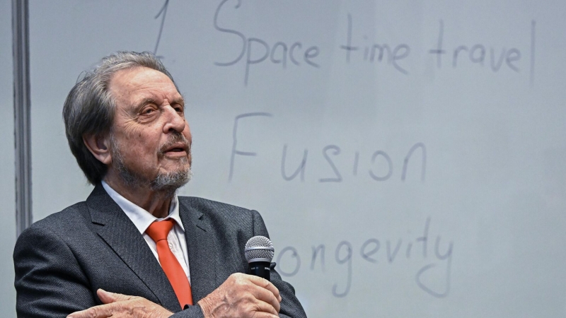 Роботы вытеснят людей с рабочих мест, считает Маск