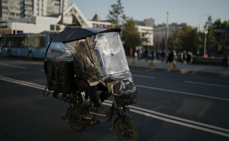 Москва и Петербург предложили единое регулирование для курьеров