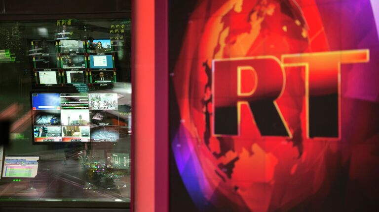 Путин отметил профессионализм журналистов RT