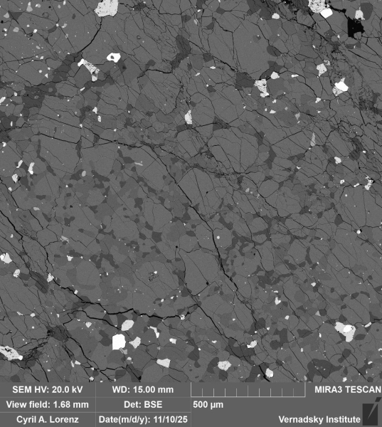 Обломок зеленого метеорита, который видели над Москвой. Видео