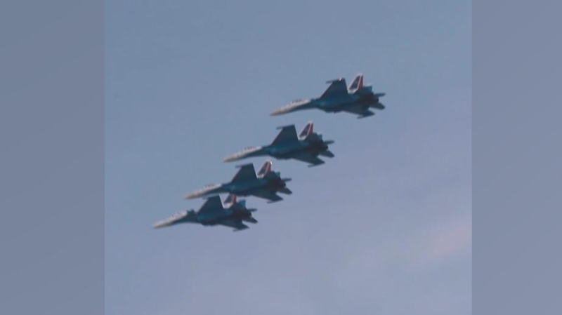 «Русские Витязи» выступили на авиашоу в Дубае. Видео